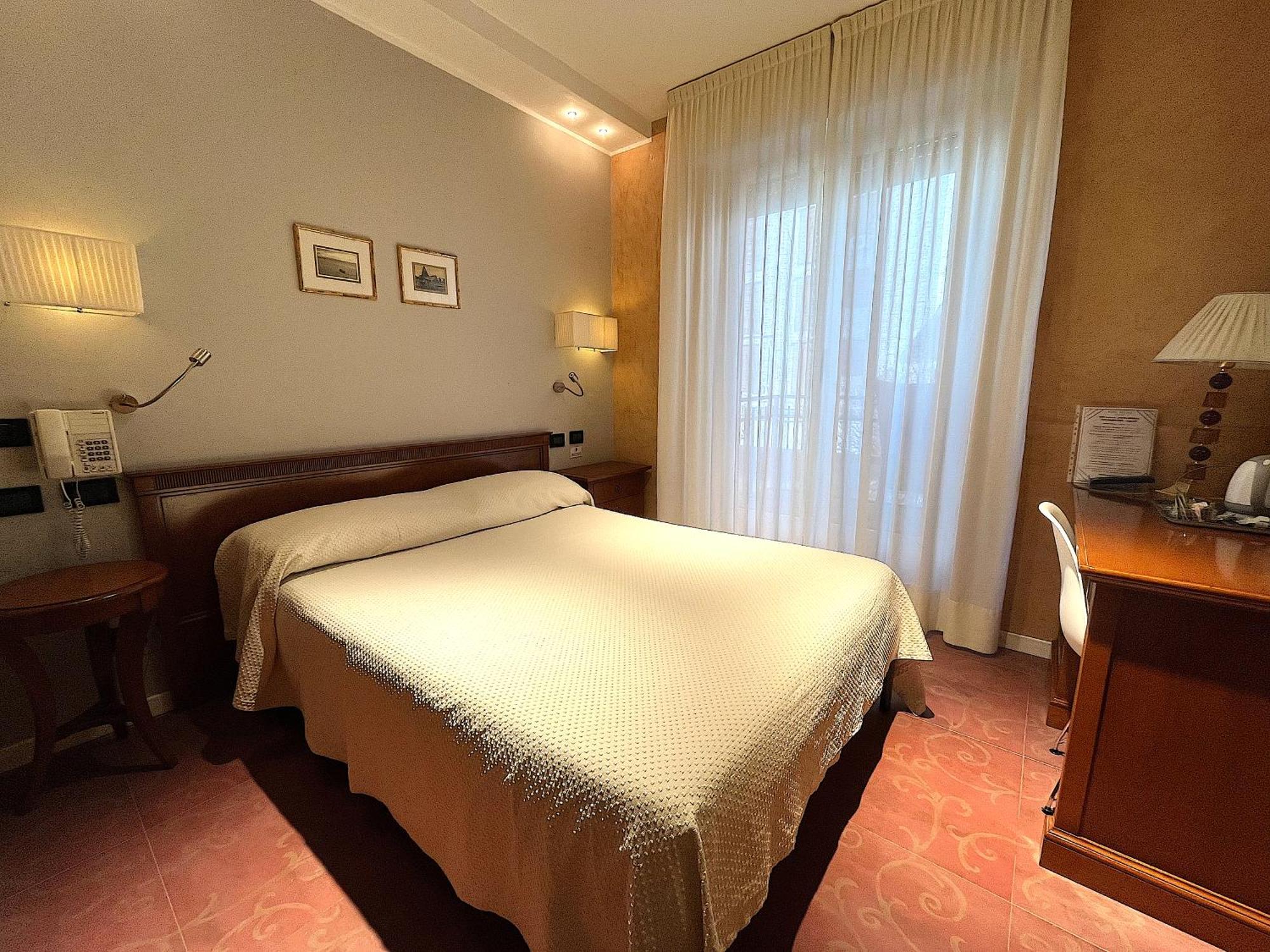 Hotel Regina Γκράντο Δωμάτιο φωτογραφία